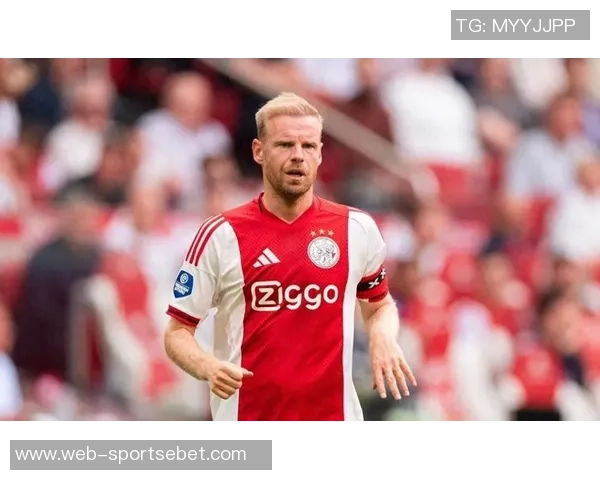 阿贾克斯欧冠历史性首发两名17岁新星展现青春力量